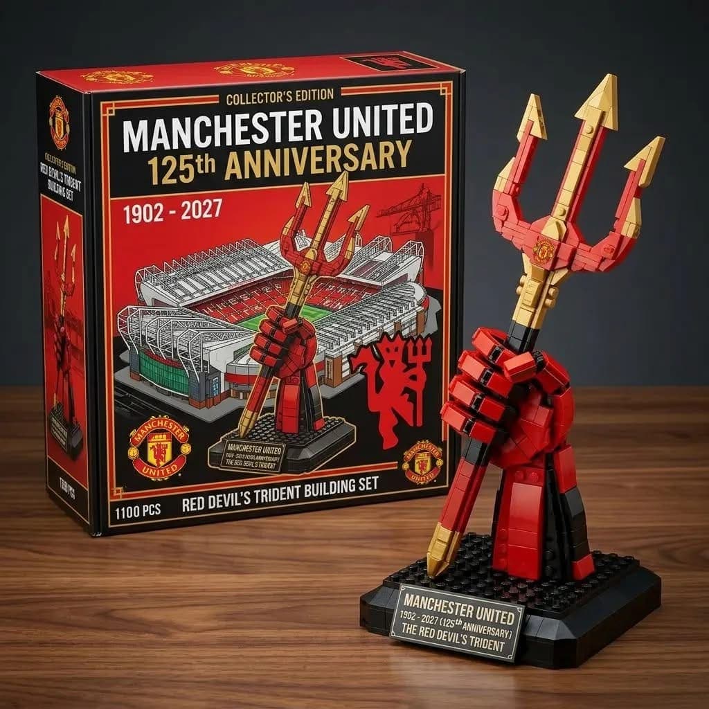 Manchester United 125th Anniversary Building Block Set - Image 1