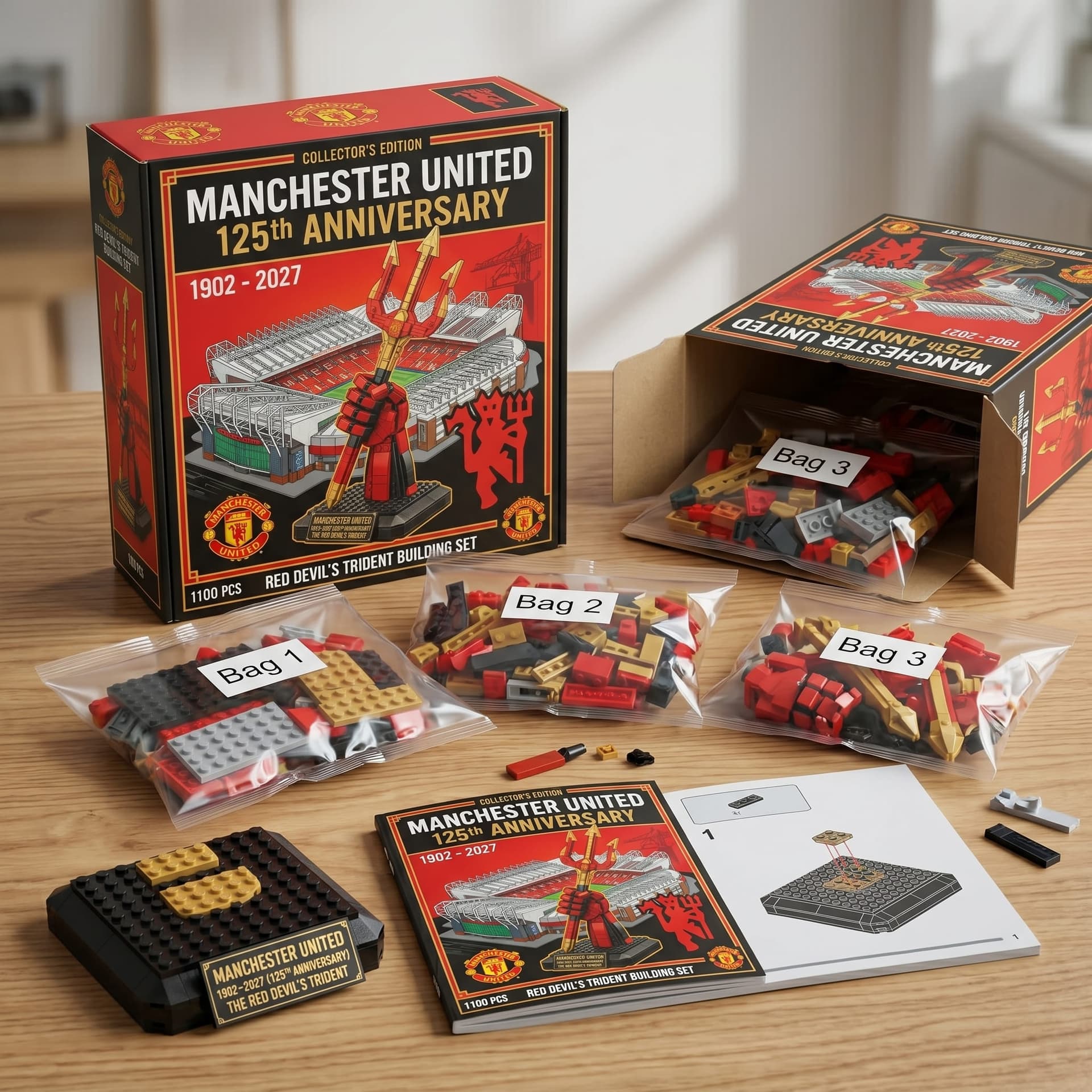 Manchester United 125th Anniversary Building Block Set - Image 2