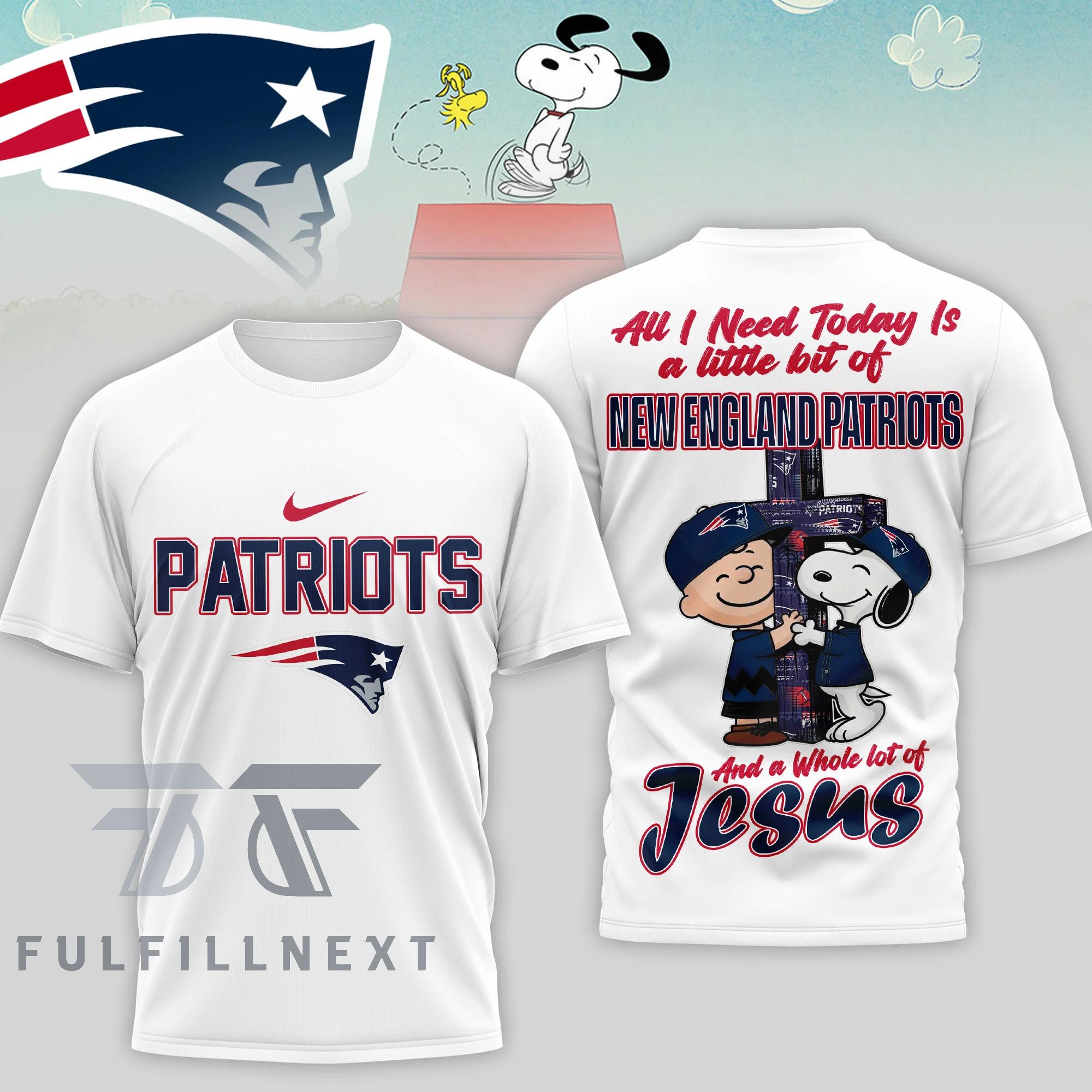 New England Patriots Peanuts Charlie Brown Snoopy T-Shirt