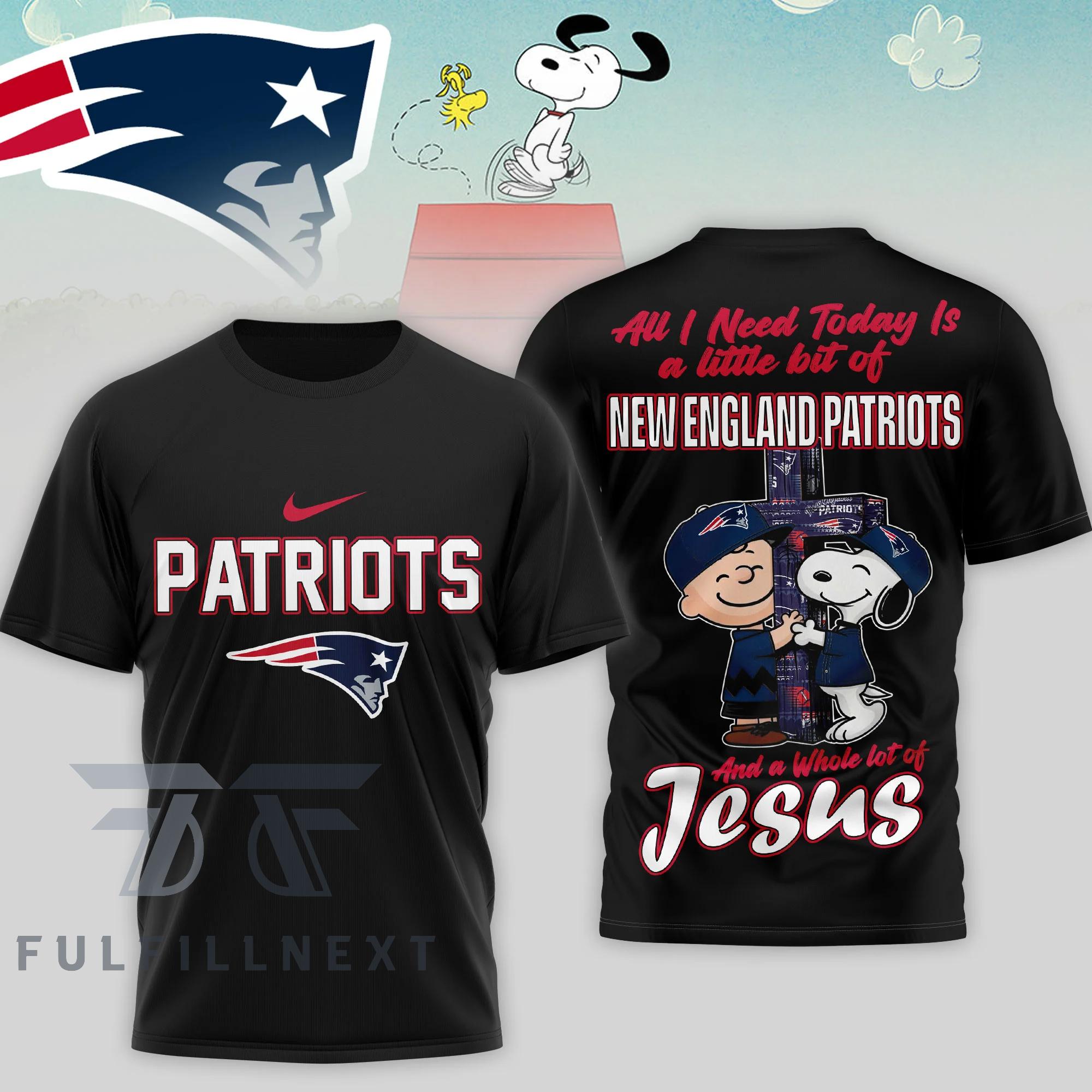 New England Patriots Peanuts Charlie Brown Snoopy T-Shirt - Image 2